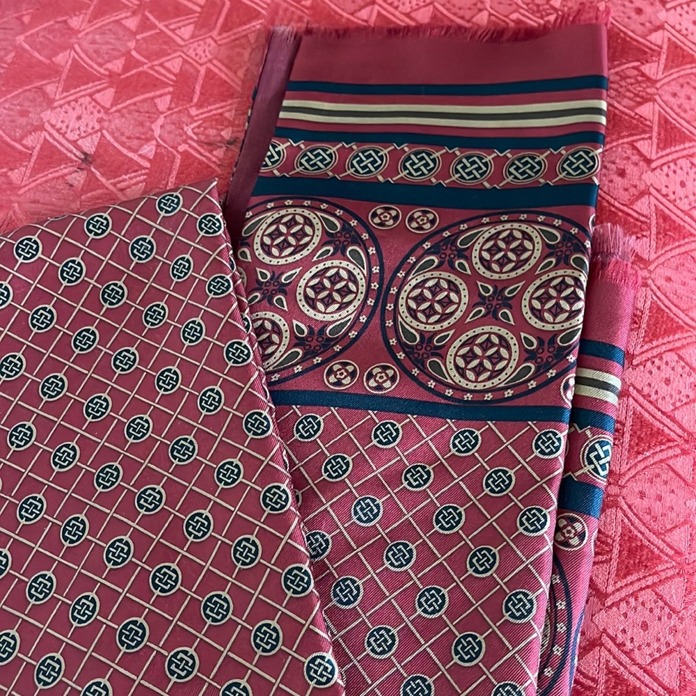 Beautiful 100% silk Smithsonian Institution Reproduction Scarlf